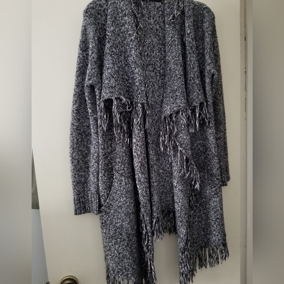 Medium Large sweater in black and white with fringe. - Picture 2 of 5